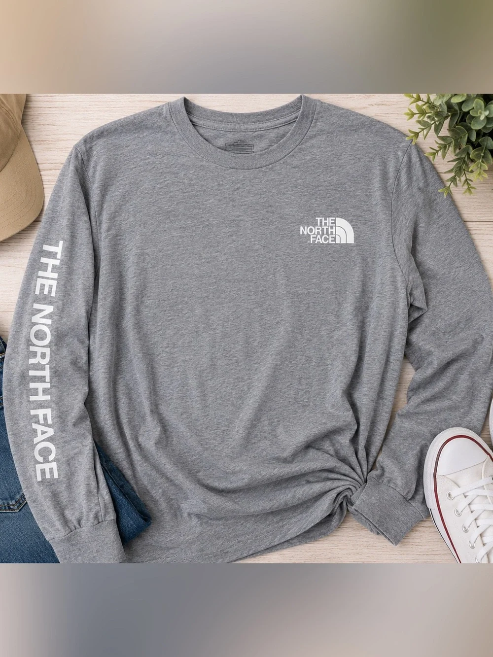 The North Face Gray Long Sleeve Graphic Tee – Men’s Medium